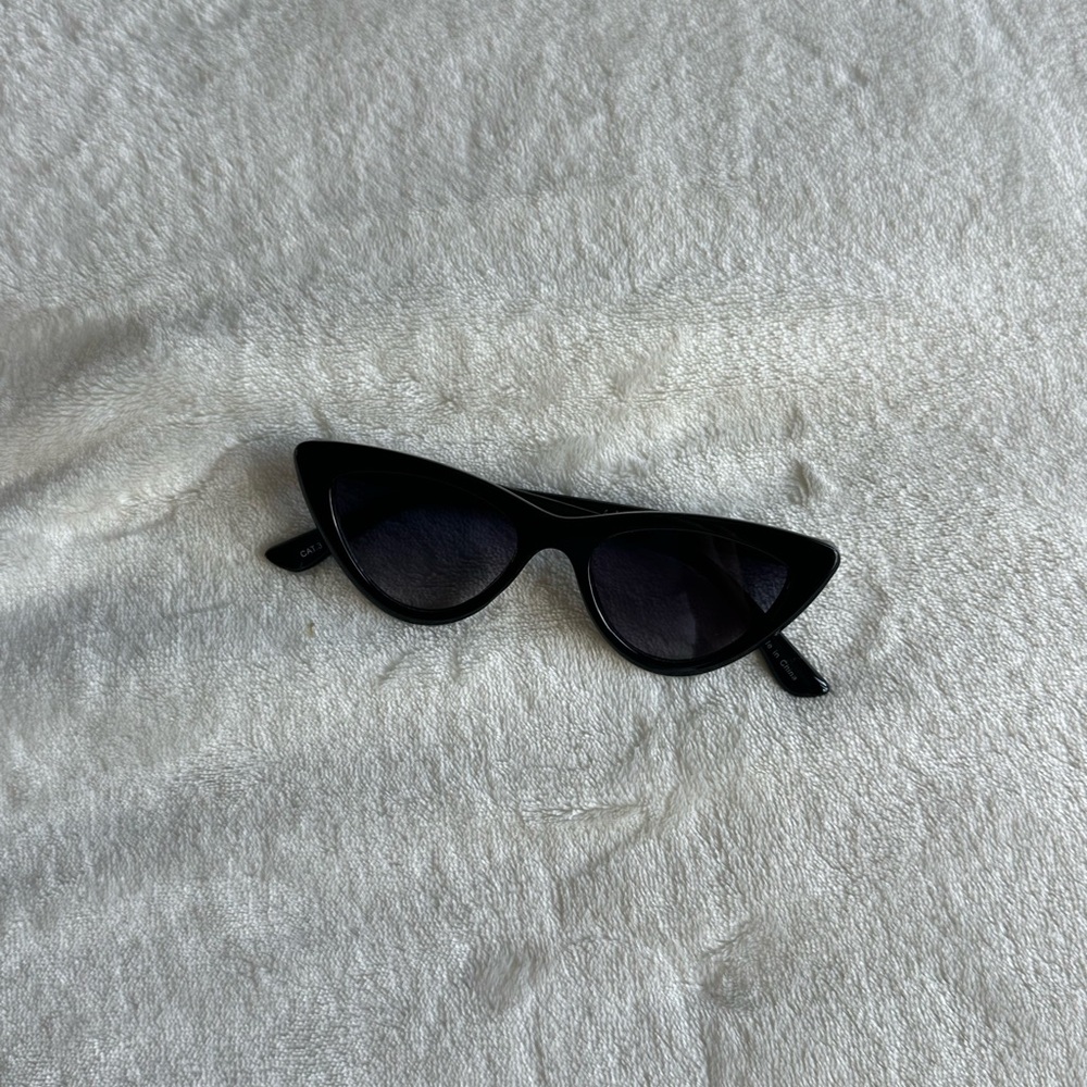 Beginning Boutique Black Cat-Eye Sunglasses